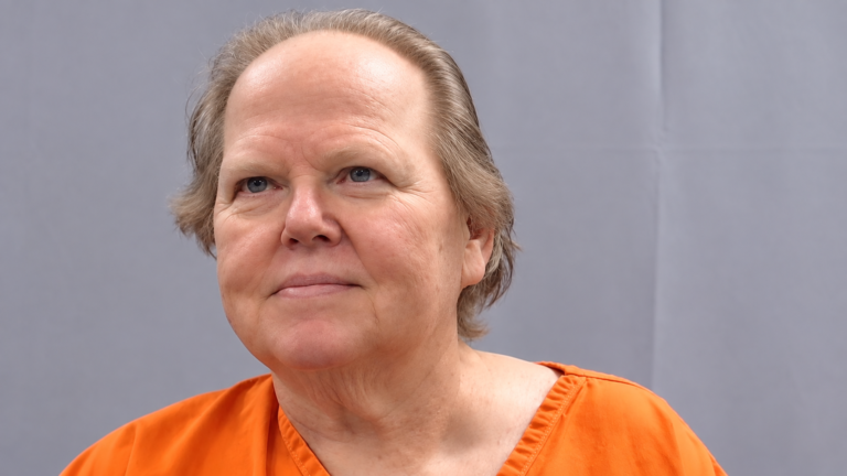 WOMAN LEFT HUSBAND WITH ALZHEIMER’S ON TOILET FOR 19 HOURS, CONTRIBUTING TO HIS DEATH
